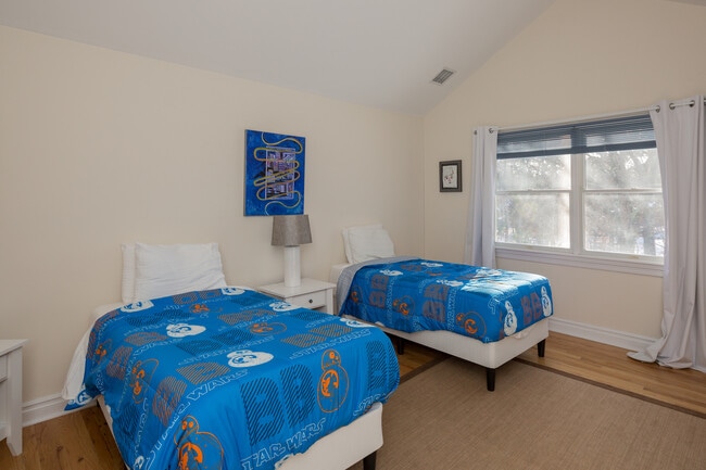 Building Photo - 19 Grape Arbor Ln