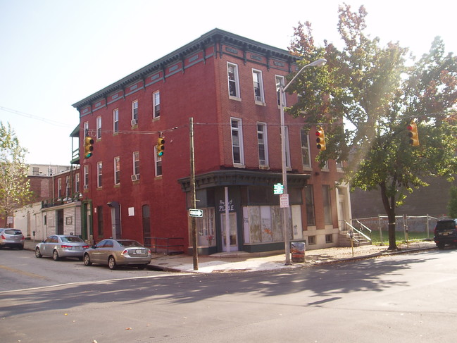 Building Photo - The Flats at Station North