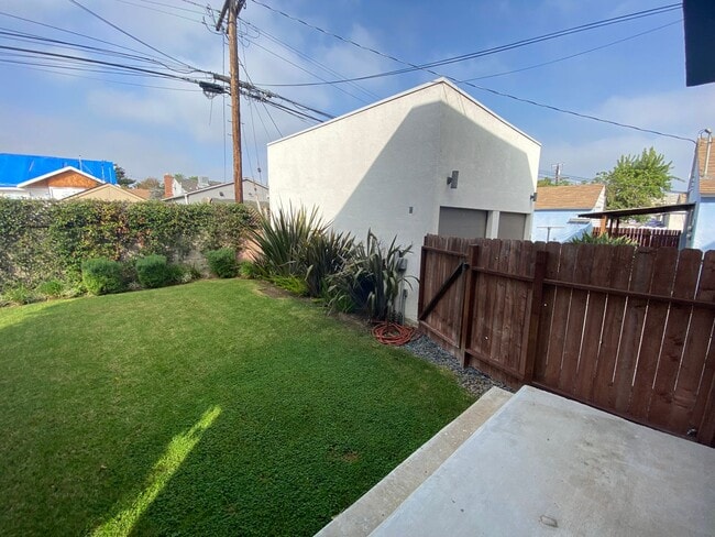 Building Photo - NEWER  SMART HOUSE 4BD*4BA*TOWNHOME*HWFLS*...