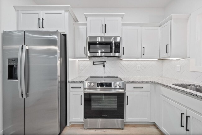 Building Photo - Pet Friendly Three Bedroom with Bonus!