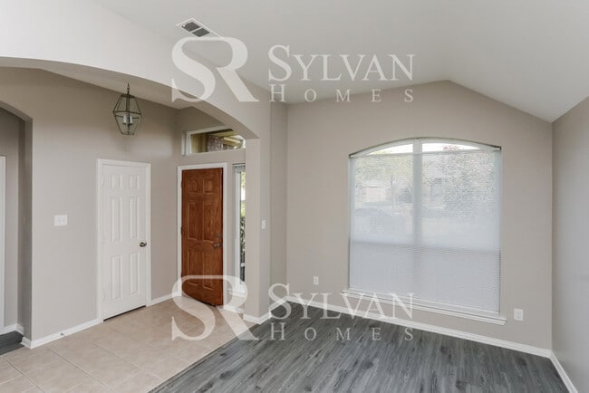 Building Photo - Enjoy living the good life in this 4 bedroom, 2 bathroom home