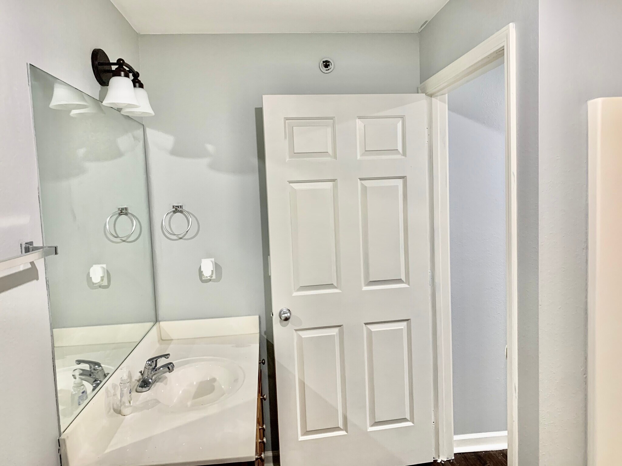 Building Photo - 857 Malabu Dr