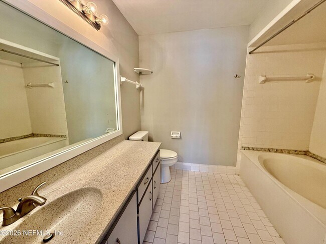 Building Photo - 902 Lakeridge Dr