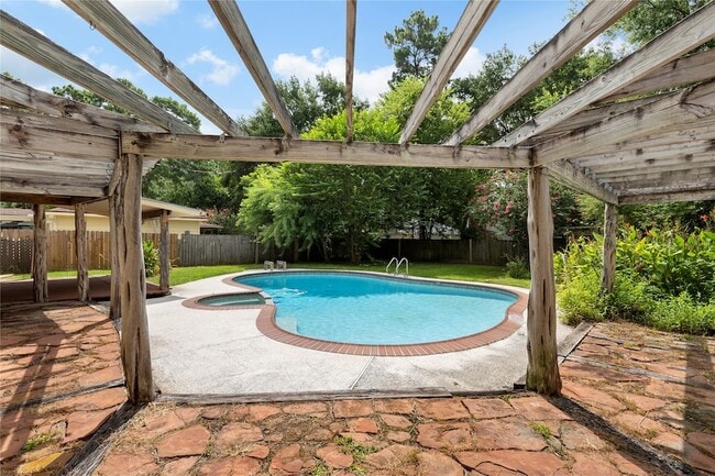 Building Photo - 8215 Winding Hill Ln