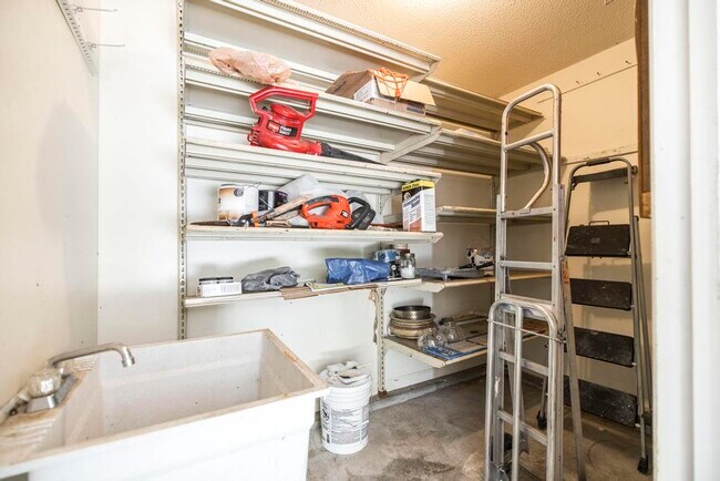 Building Photo - 123 Whipoorwill Way