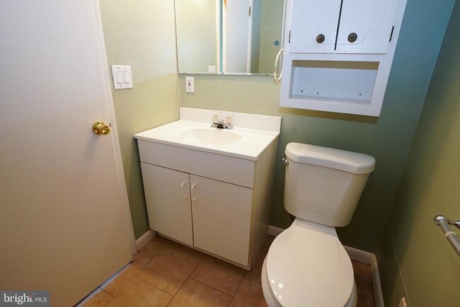 Building Photo - 7862 Centergate Ct