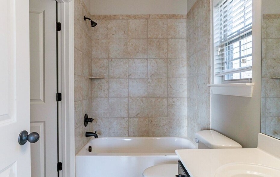 Building Photo - 8273 Middlewick Ln