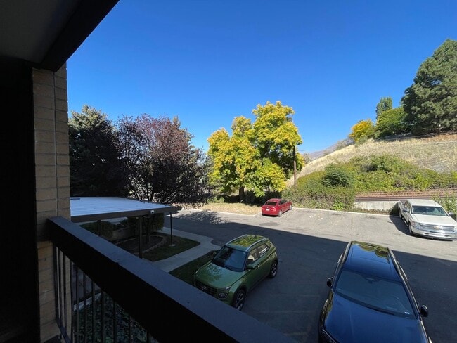 Building Photo - Remodeled 2 Bedroom 2 Bathroom Condo Near BYU