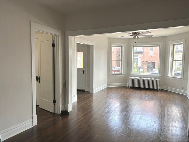 Building Photo - 2737 W Belmont Ave