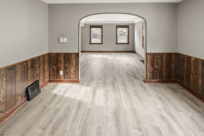 Building Photo - 3 Bed / 1 Bath | Ferguson, MO | $1,220/mo