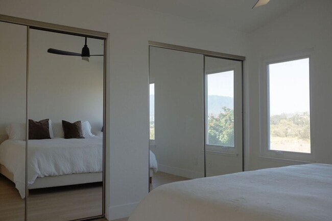 Building Photo - Gorgeous 3 Bedroom 3 Bathroom Corona Home ...