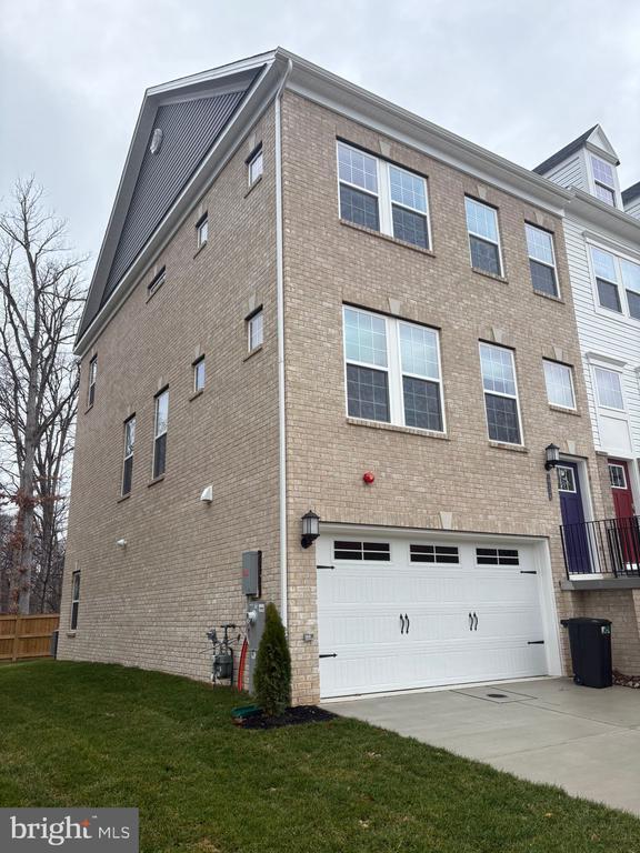 Building Photo - 1734 Water Xing Rd