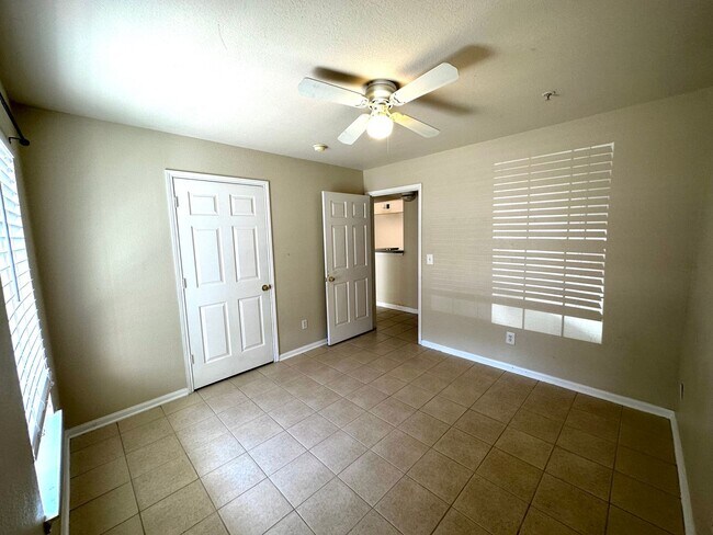 Building Photo - Spacious Ground Floor 3B/2B Unfurnished Condo Near the Beach in the Heart of Destin!
