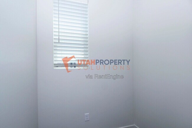 Building Photo - 1046 W 430 S
