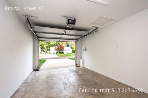 Building Photo - 7620 S Robinson-