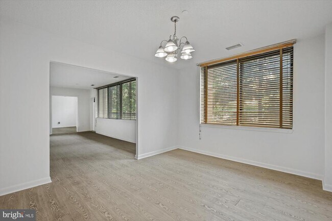 Building Photo - 3709 S George Mason Dr