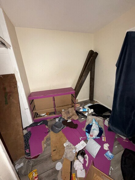 Building Photo - 2 E Adams Dr