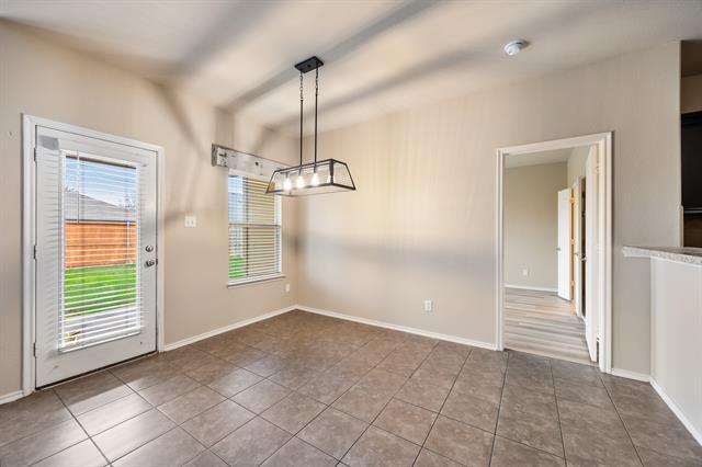 Building Photo - 2028 Carriage Rd