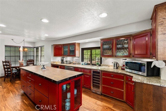 Building Photo - 887 Talisman Ln