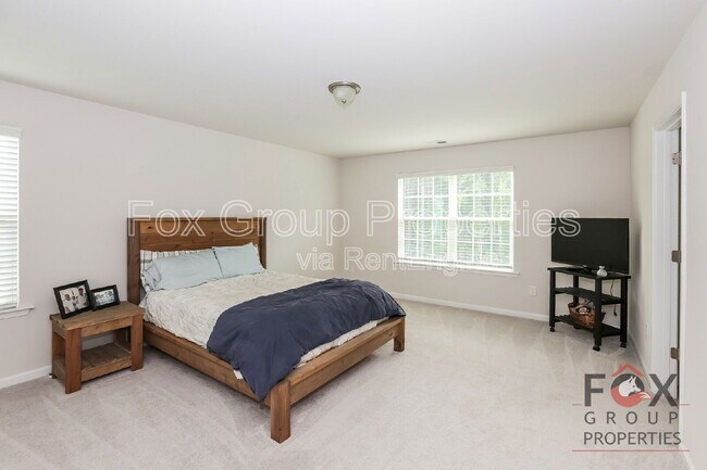 Building Photo - 200 Falls Cove Dr