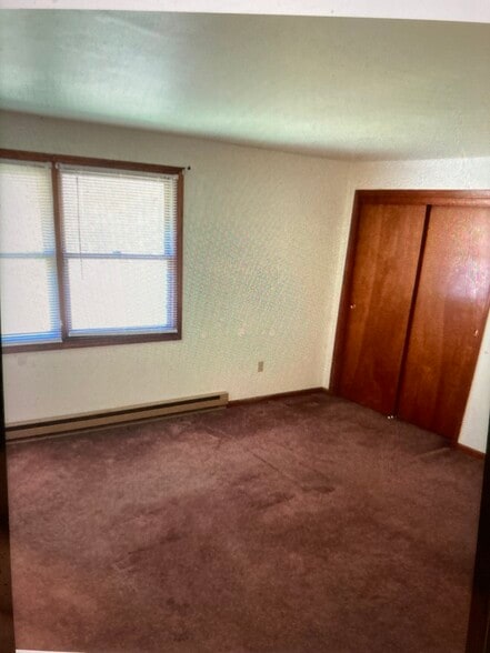 Building Photo - 322 Valley Rd