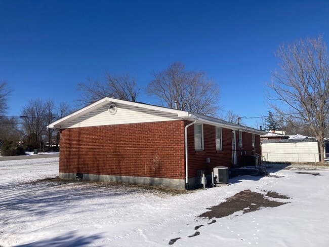 Building Photo - ALL Brick ** 1-level ** Corner Lot