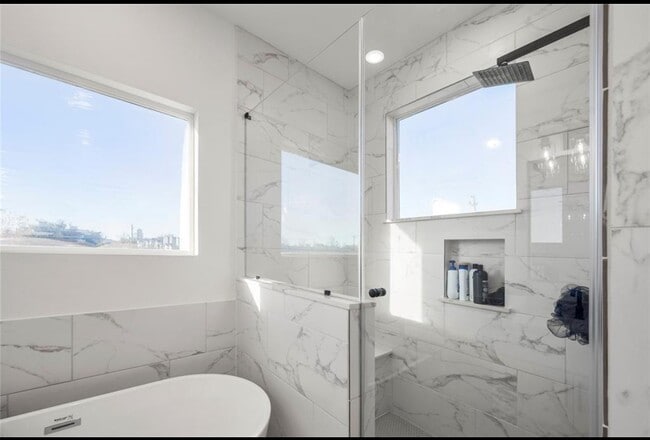 Building Photo - 2902 Rosalie St