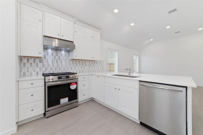Building Photo - 26802 Tree Mallow Dr