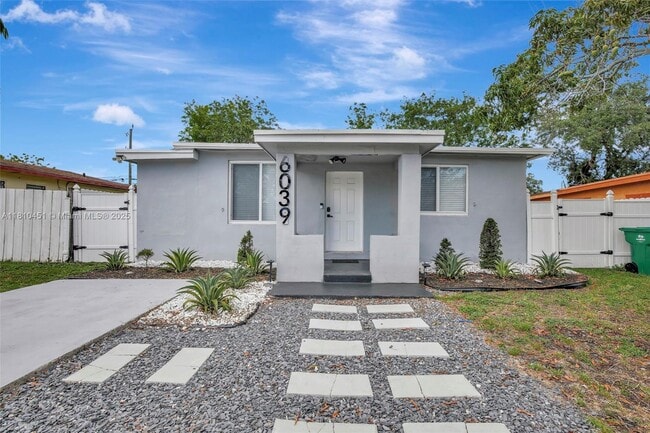 Building Photo - 6039 SW 38th St