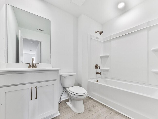 Building Photo - 611 Elwick Ln