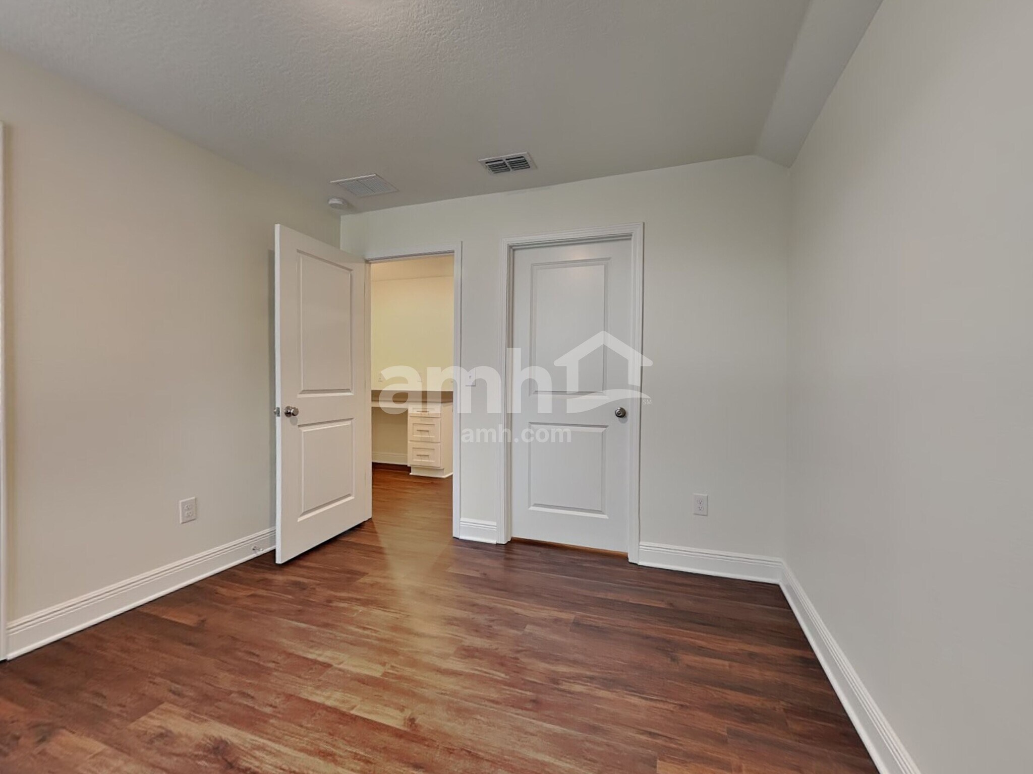 Building Photo - 27550 St Andrews Ave