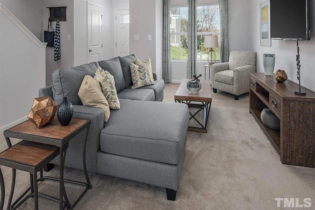 Building Photo - Room in Single Family Home on Bent Willow Dr