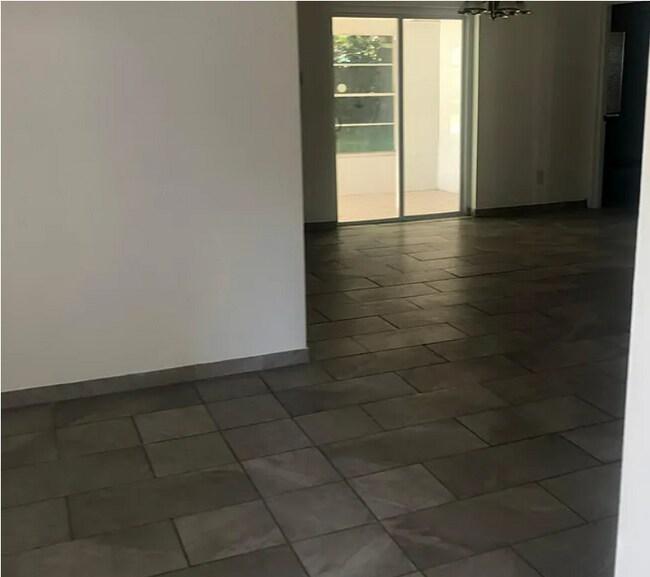 Building Photo - 109 Fiesta Cir