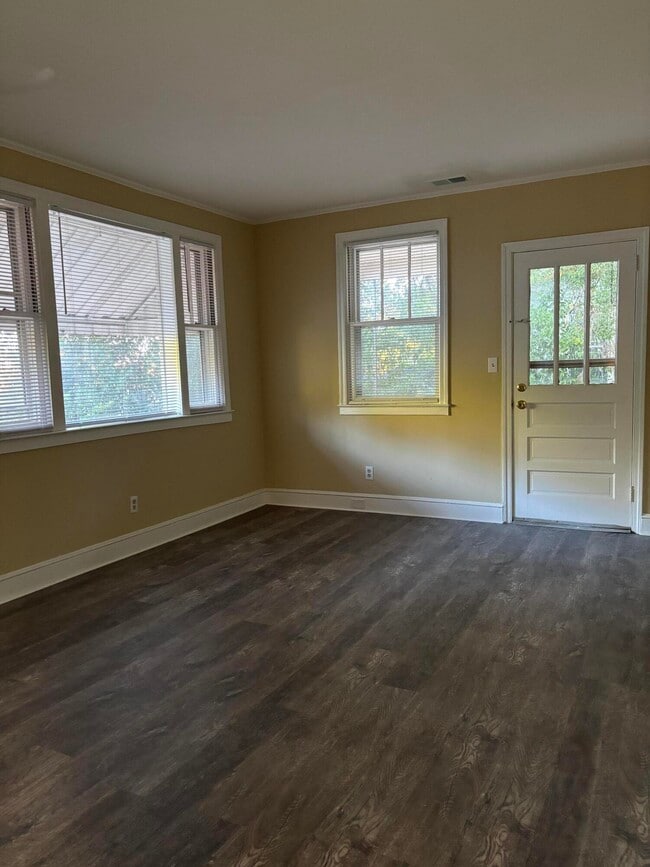 Building Photo - 901 Miller Rd