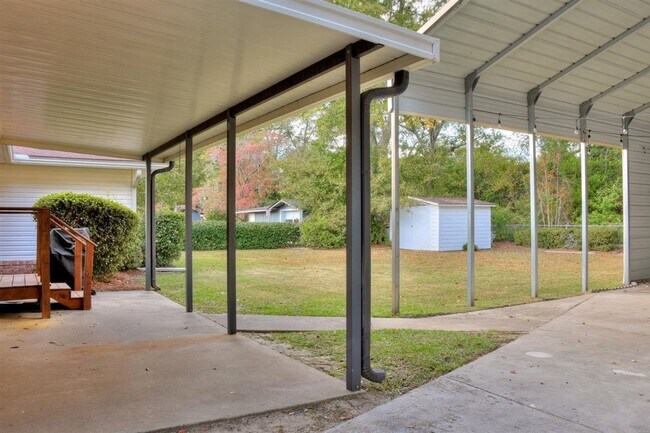 Building Photo - 3649 Lynnwood Dr