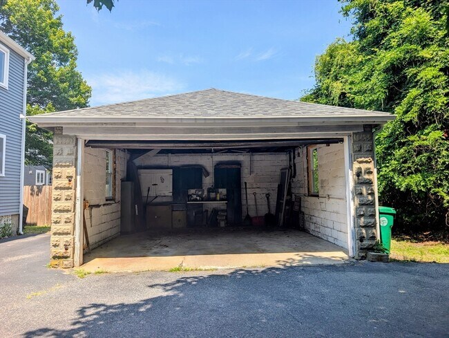 Building Photo - 184 Parmenter Rd
