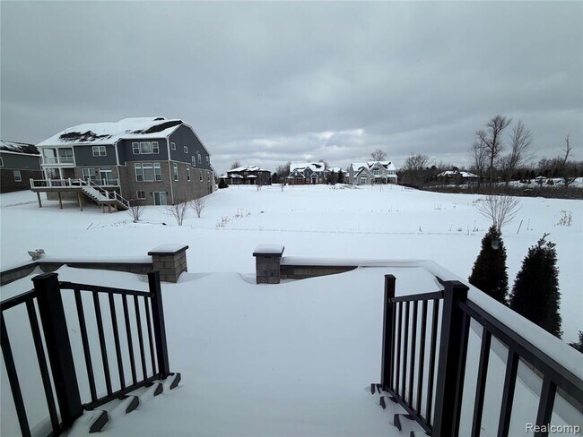 Building Photo - 51360 Whispering Rdg Dr