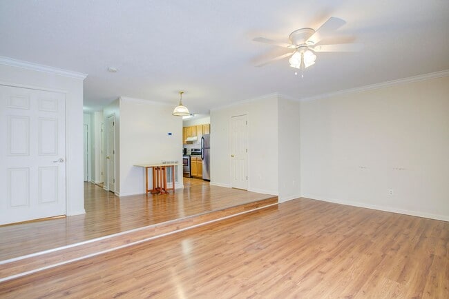 Building Photo - 3 Bedroom / 2.5 Bath Condo - Johnson City, TN