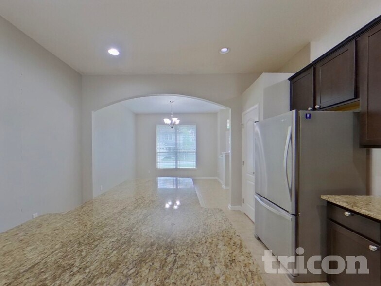 Building Photo - 86301 Fortune Dr