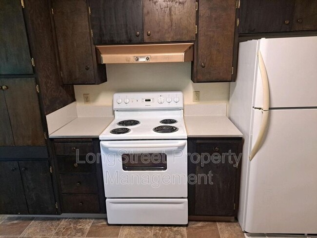 Building Photo - 1930 NW Kings Blvd