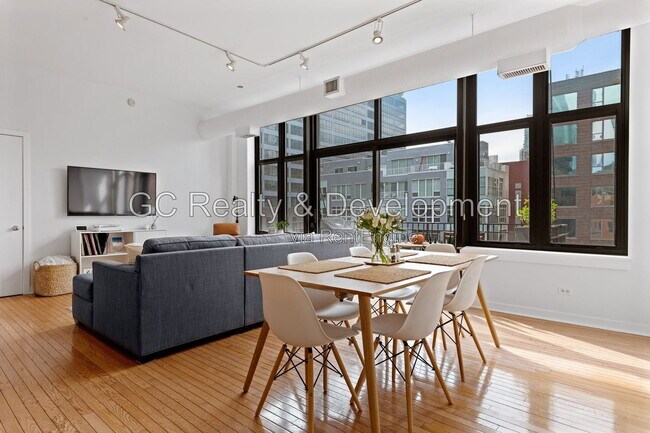 Building Photo - 333 W Hubbard St