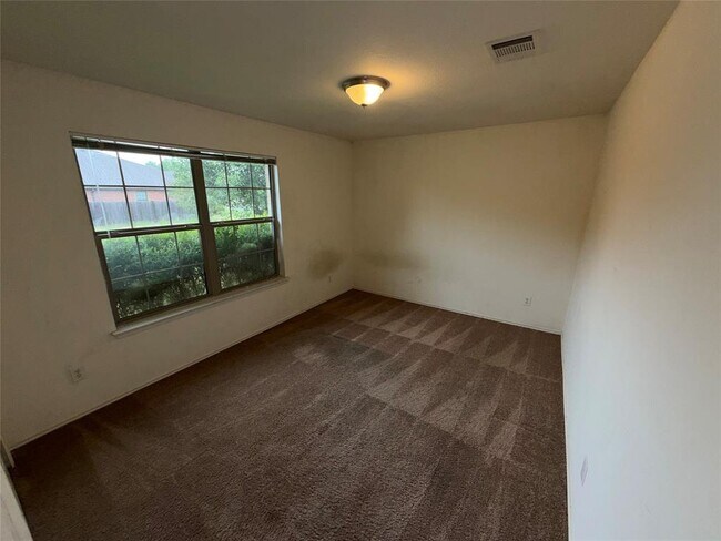 Building Photo - 621 Dark Tree Ln