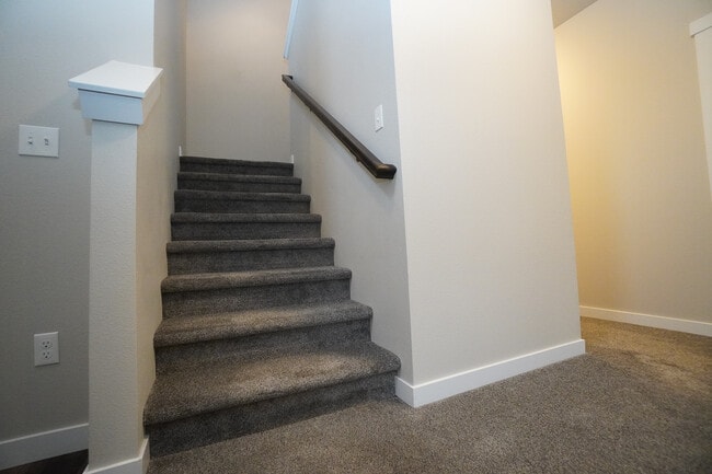 Building Photo - 6113 N Colosseum Ave