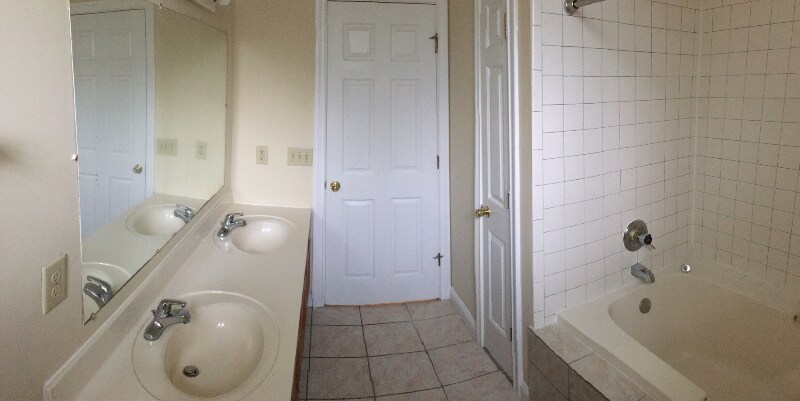 Building Photo - 973 Windsor St