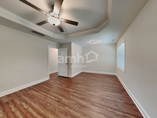 Building Photo - 409 Forest Glen Dr