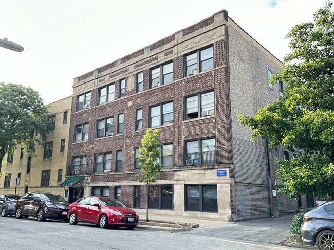 Building Photo - 1034 W George St