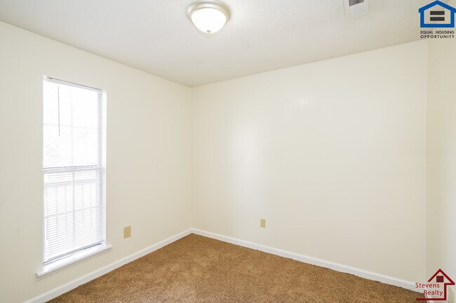 Building Photo - 824 Bybee Branch Rd