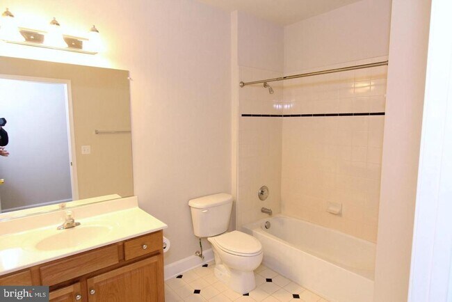 Building Photo - 13882 Greendale Dr
