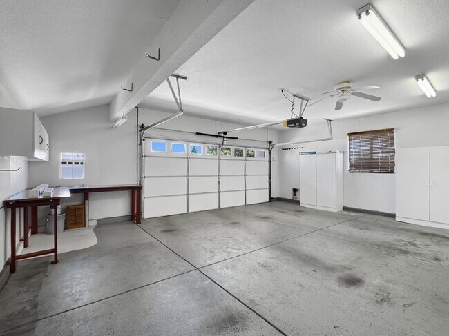 Building Photo - 1347 Rose Bouquet Dr