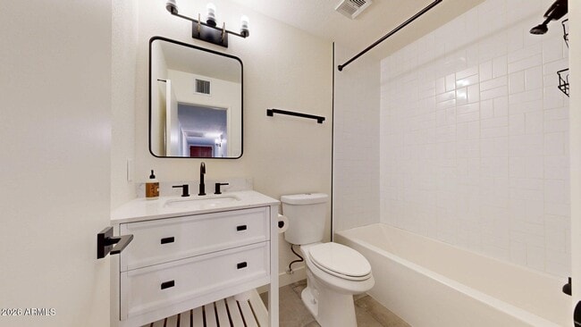 Building Photo - 719 W Parkway Blvd